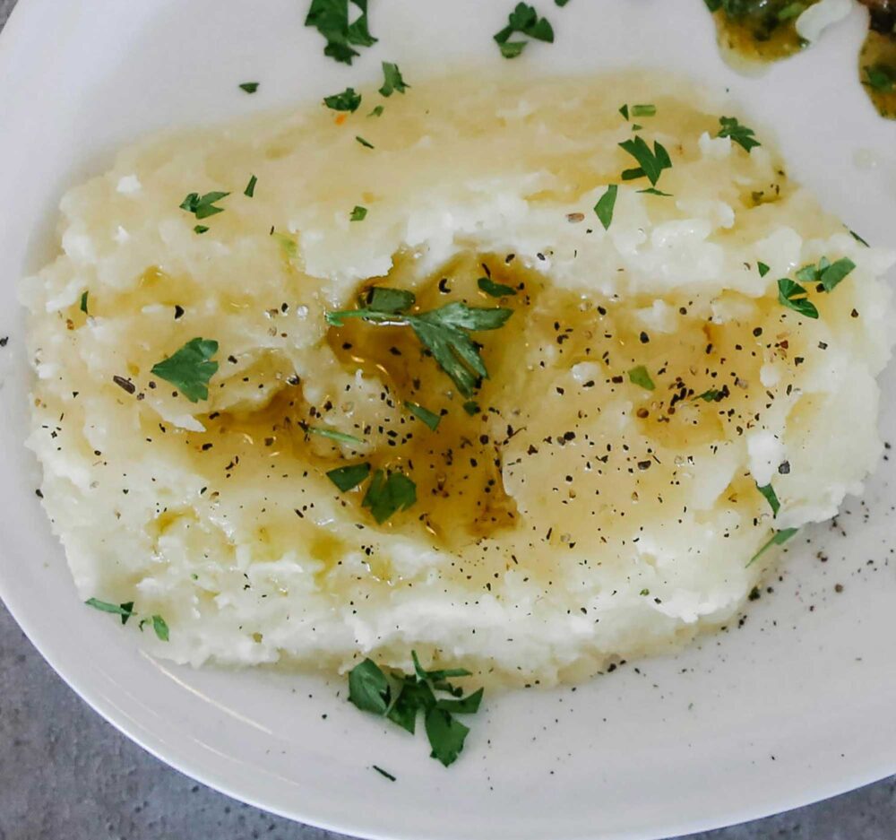 mashed-potatoes-gravy-pexels-maorattias