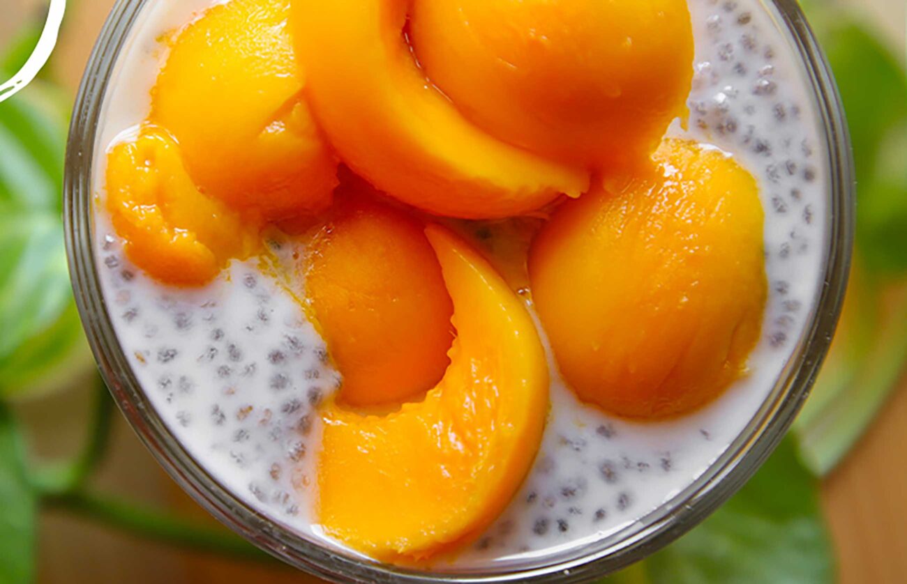 Coconut pudding with mango