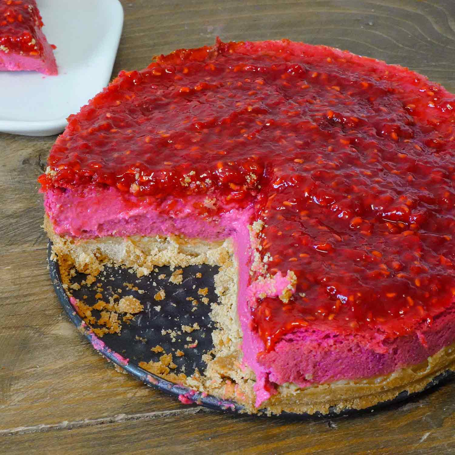 Sweet and tart no-bake raspberry cheesecake