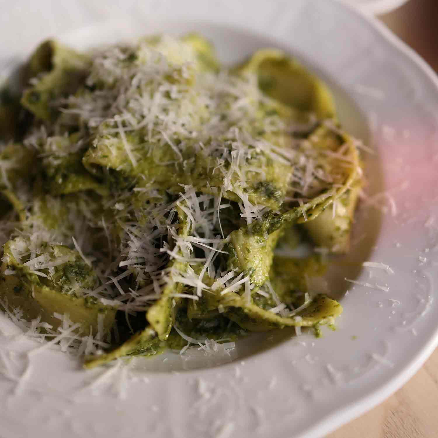 Tagliatelle with chickpeas and green pesto