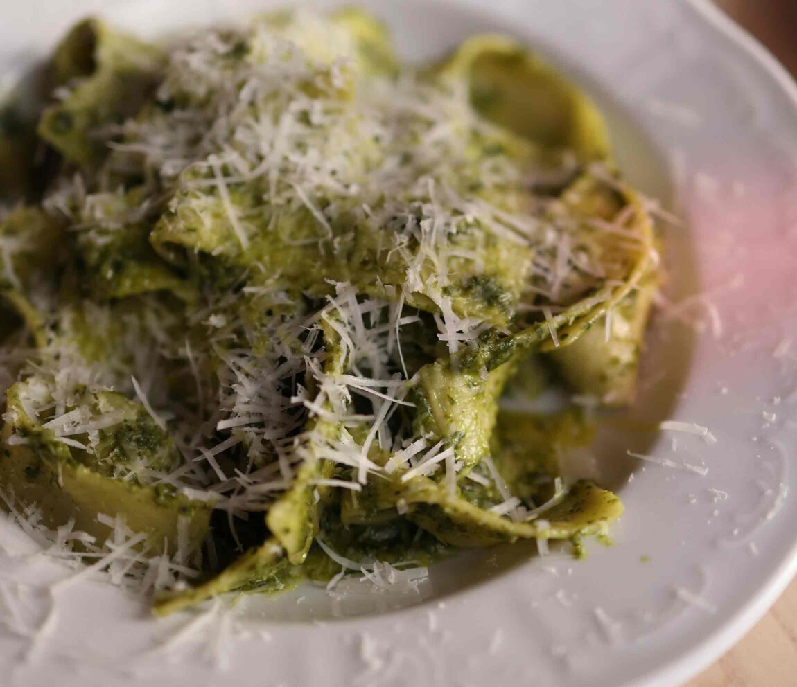 Tagliatelle with chickpeas and green pesto