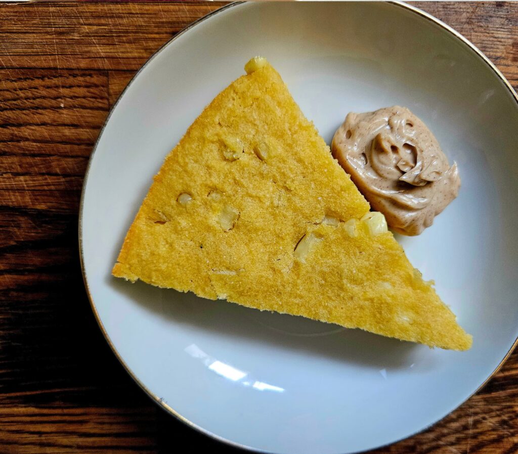 Cornbread with cinnamon maple butter